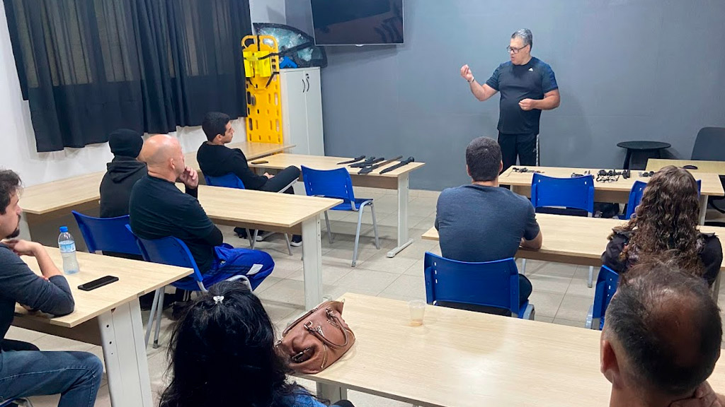 Curso de Combate com Facas